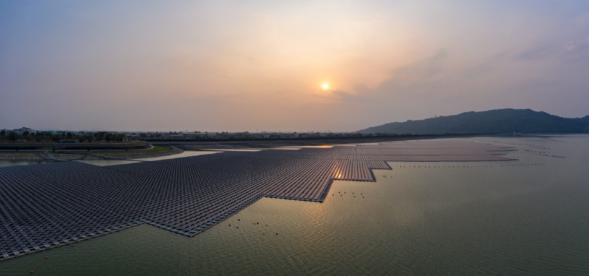 水庫水面型太陽能電站　不佔用土地即可擴大綠電規模